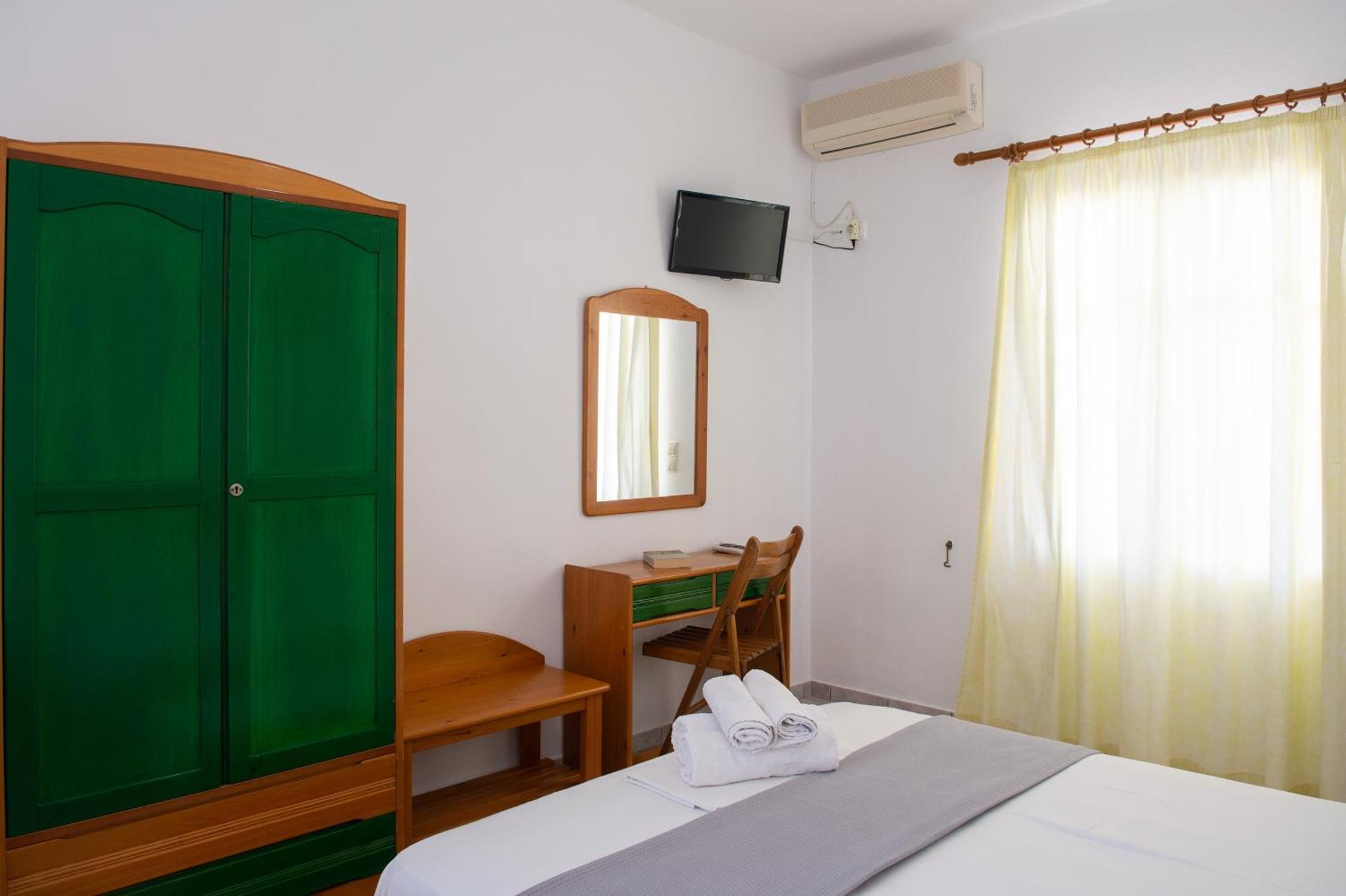 Morpheas Pension Rooms & Apartments Kamares  Værelse billede